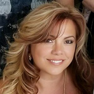 Meet your Posher, Eleni